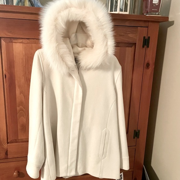 forecaster Jackets & Blazers - NWT Forecaster Premium Fox Hood Walking Coat, size 16